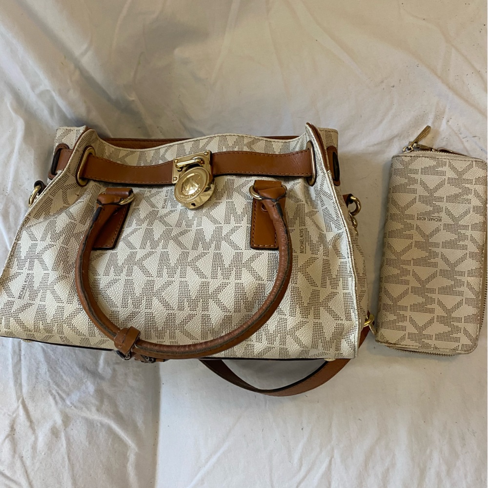 Michael kors original tote with wallet